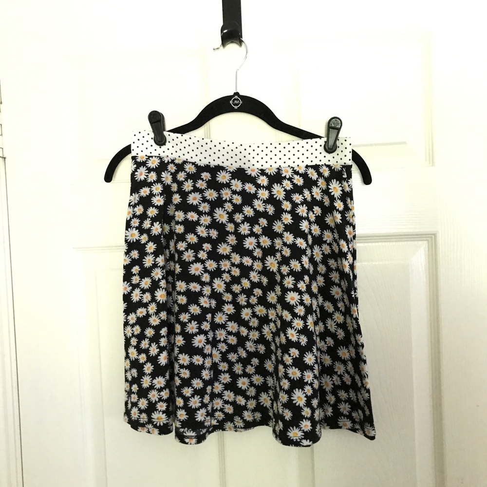 Xhilaration daisy mini skirt
